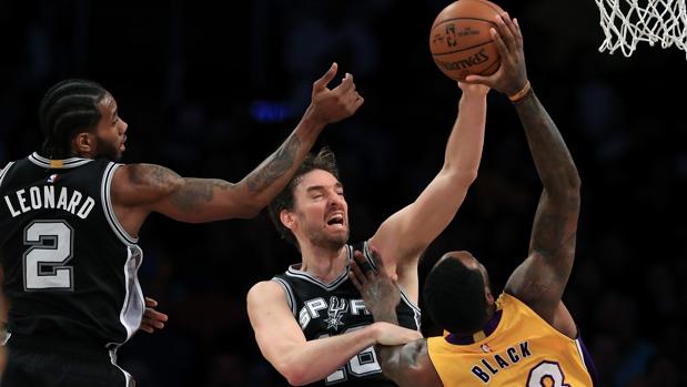 Noche triunfal de Pau Gasol en el Staples Center