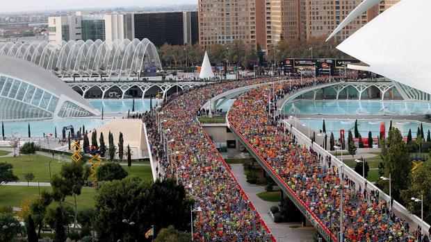 El maratón, a su paso por la Ciudad de las artes y las ciencias