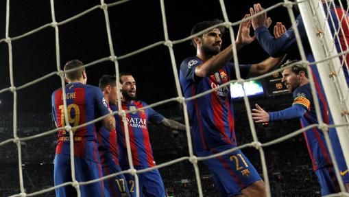 Los jugadores del Barcelona celebran un gol en el triunfo ante el Gladbach