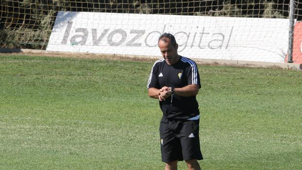 Cervera: «Si ganamos el domingo estaremos a cinco triunfos de la salvación»