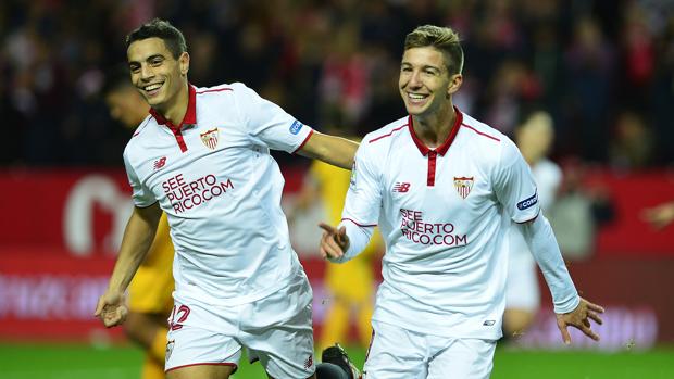 El Sevilla aguanta el pulso en las alturas tras golear a débil Málaga