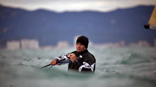 El fuerte viento marca una nueva jornada épica en la Christmas Race