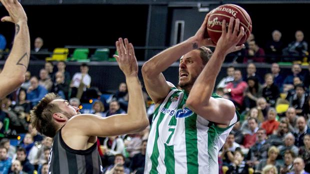 El Betis Energía Plus refrenda su brillante momento con un importante y sufrido triunfo en Bilbao (82-85)