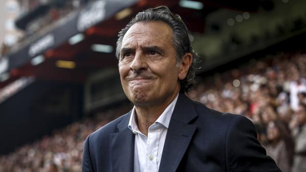 Cesare Prandelli presentó este viernes su renuncia como entrenador del Valencia