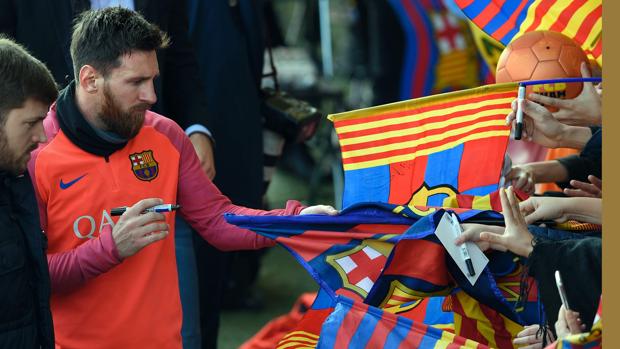 El Barça congrega a 10.000 aficionados en su entrenamiento abierto