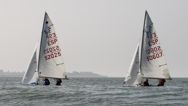 Lideratos y podios abiertos en la Regata Ciudad del Puerto