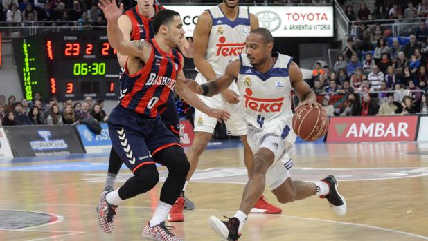 El Baskonia fulmina al Madrid de Laso