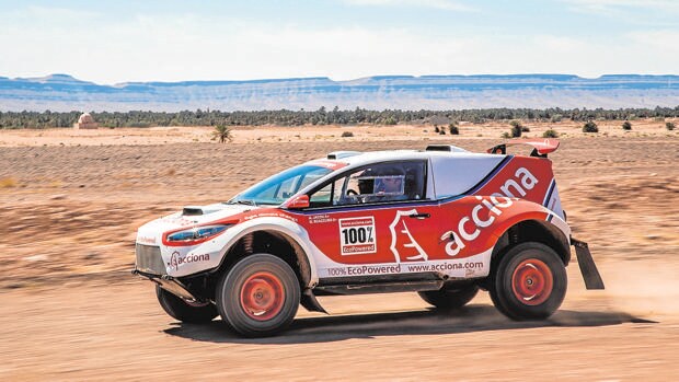 El primer coche eléctrico que termina el Dakar es español