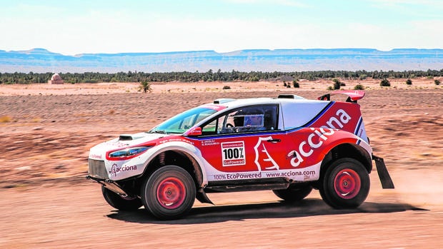 El primer coche eléctrico que termina el Dakar es español