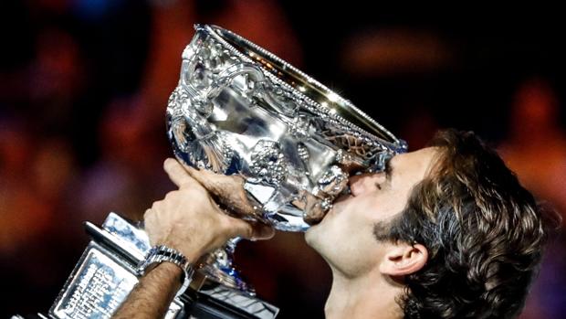 Federer frena a Nadal y regresa al cielo