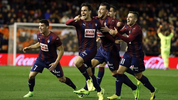 El Éibar humilla al Valencia
