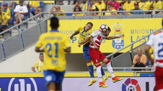 El Granada respira tras arruinar el debut de Jesé en Las Palmas