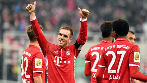 Enfado mayúsculo en el Bayern por el anuncio de la retirada de Lahm