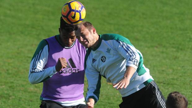 Roman Zozulya, entrenado con el Betis