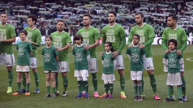 Camiseta de apoyo del Betis: «Todos somos Zozulia»