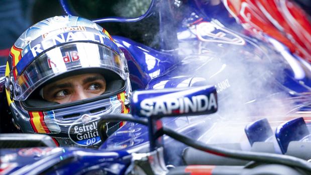 Carlos Sainz, al volante de su Toro Rosso