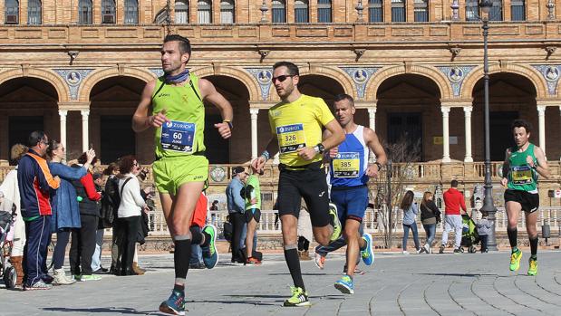 Participantes de la maratón de Sevilla 2015