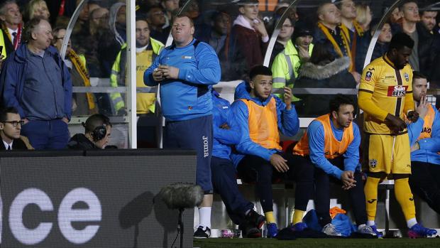 El bocata que se zampó Wayne Shaw durante el partido ante el Arsenal