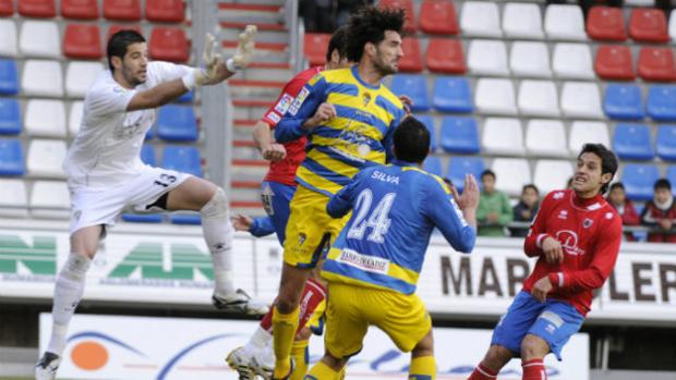 La última y balsámica visita del Cádiz CF a Soria, con Espárrago en el banquillo y Kiko Casilla en la meta