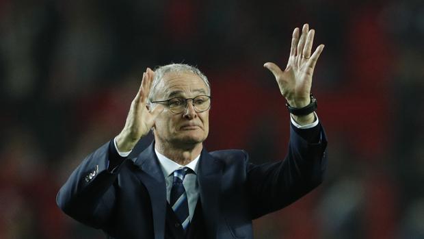 El Leicester despide a Ranieri