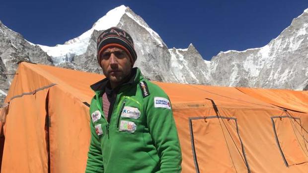 Alex Txikón retoma su peligroso desafío en el Everest