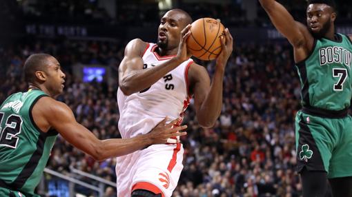 Ibaka, ante los Celtics