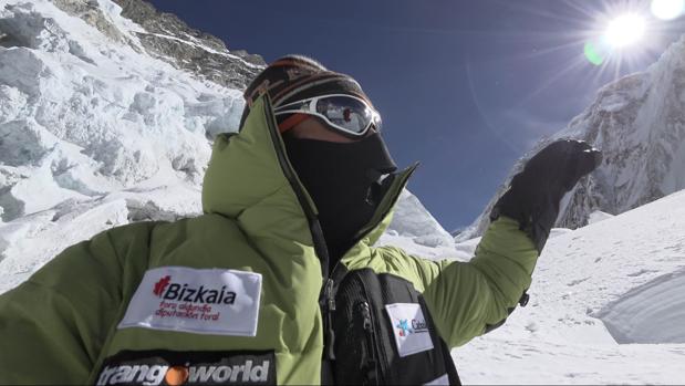 Alex Txikon, camino de la cumbre del Everest