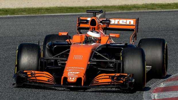 Stoffel Vandoorne, al volante del McLaren MCL32 en Montmeló