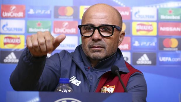 Jorge Sampaoli, durante la rueda de prensa en Leicester