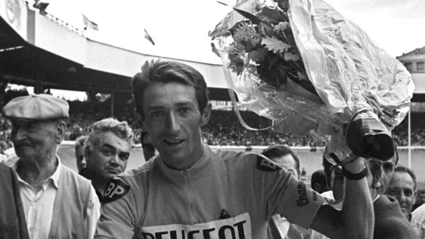 Roger Pingeon celebra un triunfo en el Tour de Francia