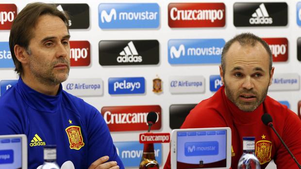 Lopetegui e Iniesta, en la rueda de prensa