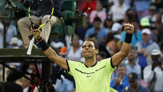Rafa Nadal celebra su victoria frente a Dudi Sela en el Masters 1.000 de Miami