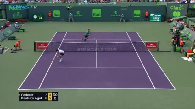 El puntazo entre Federer y Bautista que emocionó al público de Miami