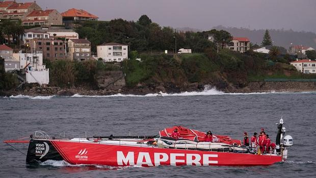 El «Mapfre» desarboló entrenándose en Sanxenxo