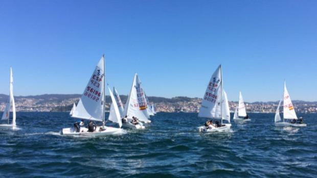 Arranca el Campeonato de España de la Clase 420 en la ría de Vigo