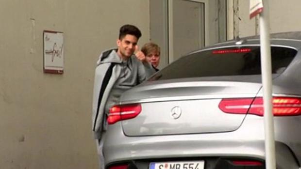 Bartra abandona el hospital