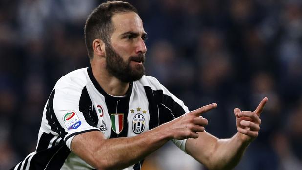 Higuaín prolonga la felicidad de la Juve