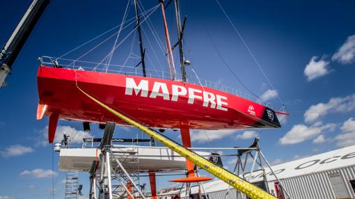 El «Mapfre», otra vez en el agua