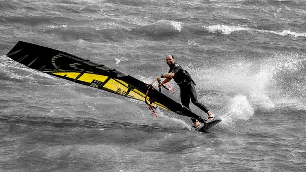 Fernando Martínez del Cerro, campeón de Andalucía de Funboard