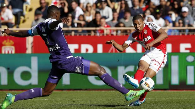 Mbappé mantiene líder al Mónaco