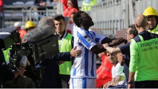 Muntari se marcha del campo por los insultos racistas de la grada
