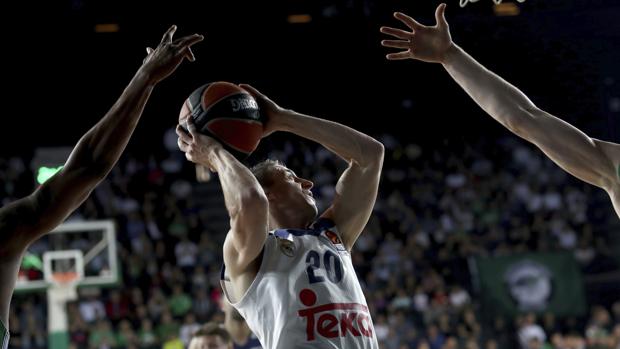 Llull decanta el derbi