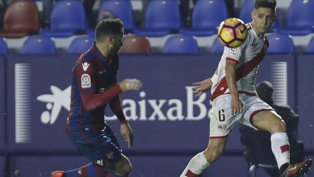 El Rayo supera en intensidad al Levante y da un paso hacia la permanencia