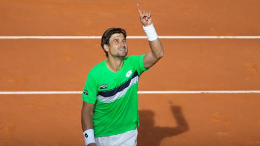 David Ferrer señala al cielo en homenaje a su amigo Edu