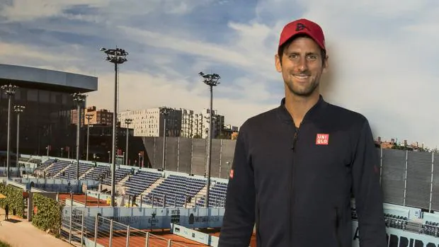 Novak Djokovic posa para ABC después de la entrevista