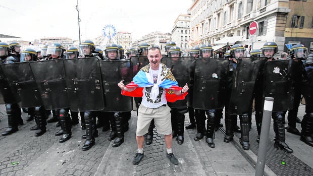 «Los hooligans rusos se preparan como ascetas»