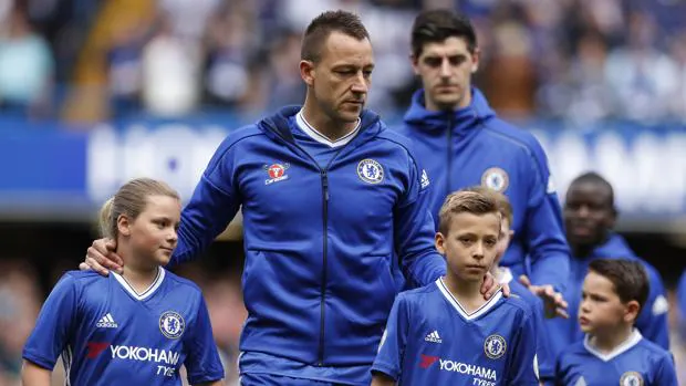 Terry, con su familia antes de empezar su último partido con el Chelsea