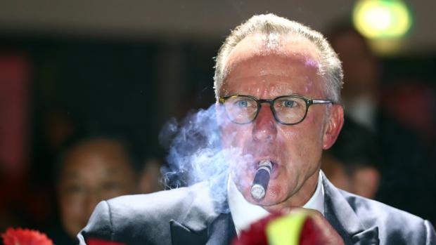 Rummenigge, durante la celebración del título liguero del Bayern