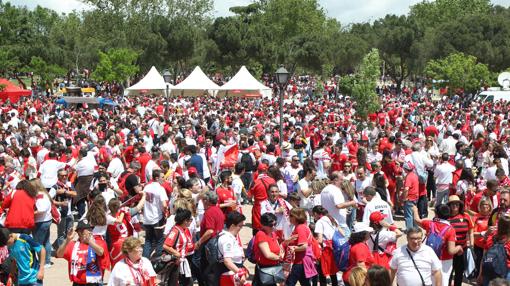 Imagen de la 'Fan zone' del Sevilla, finalista de la copa el año pasado