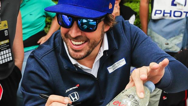 Alonso, a por la botella de leche